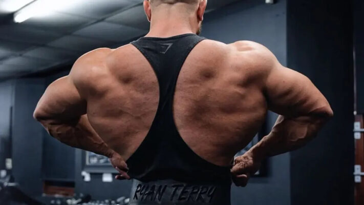 Широкая спина: фото.