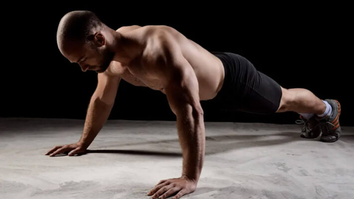 Отжимания на фото.