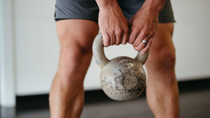 Упражнения с гирей.