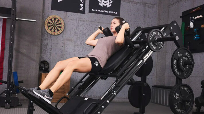 Тренировка ног в зале для девушек: постер.