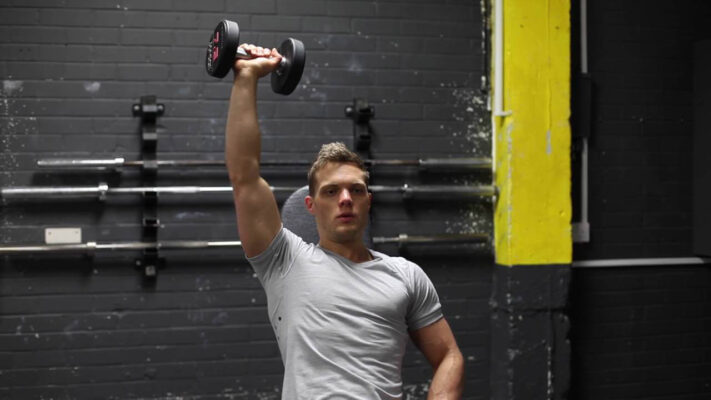 Упражнения с одной гантелью: фото.