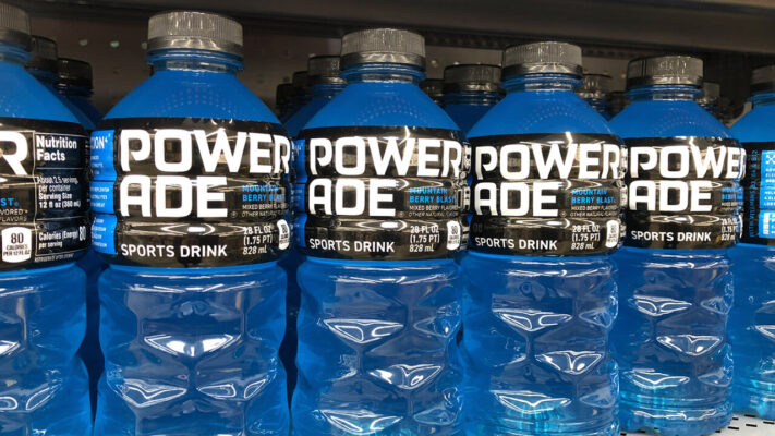 Напиток Пауэррейд.