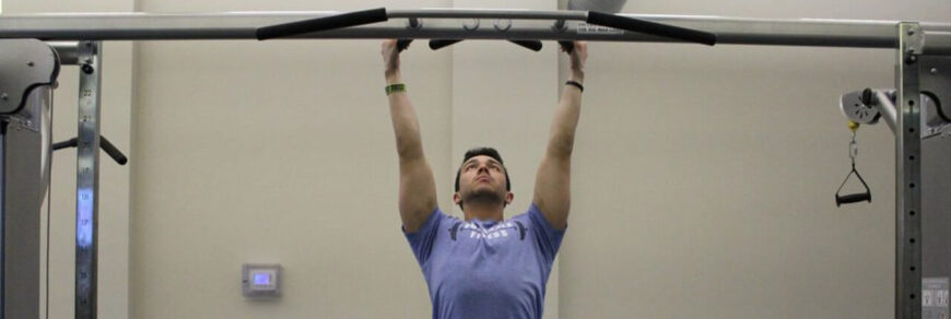 Параллельные подтягивания на фото.