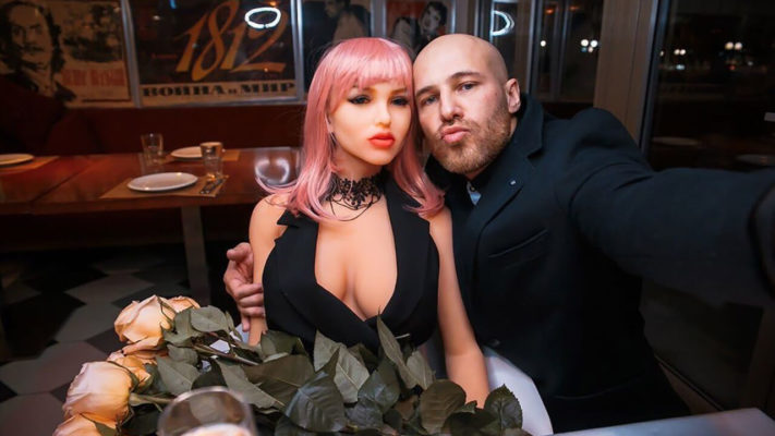 Бодибилдер женился на кукле: фото.