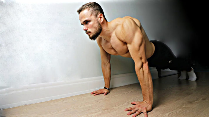 Тренировка мышц груди дома: фото.