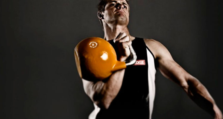 упражнения с гирей на плечи: фото.