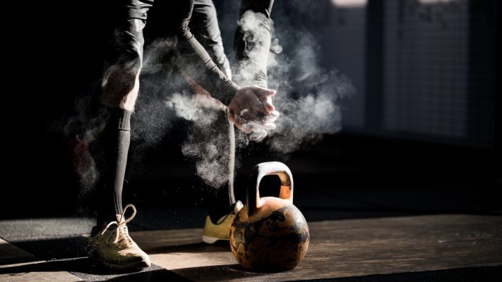 Упражнения с гирей на спину: фото.