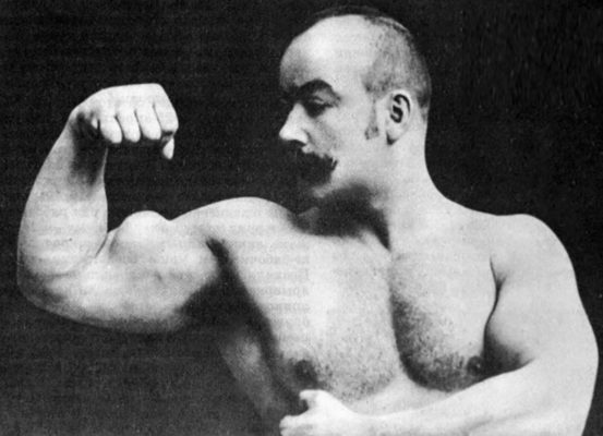 Силач старой школы Петр Крылов: фото.