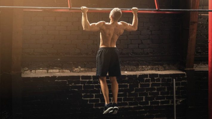 Сколько нужно подтягиваться, чтобы накачаться: фото.