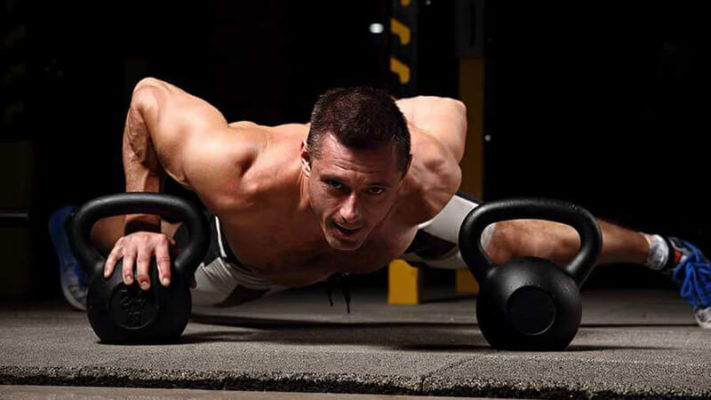 Отжимания от гири: фото.