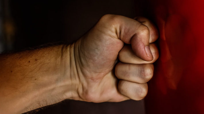 У кого удар сильнее: фото.