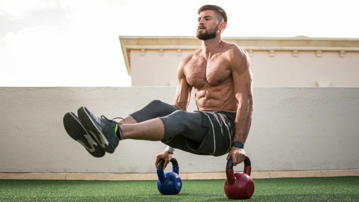 Упражнения с гирей для пресса.