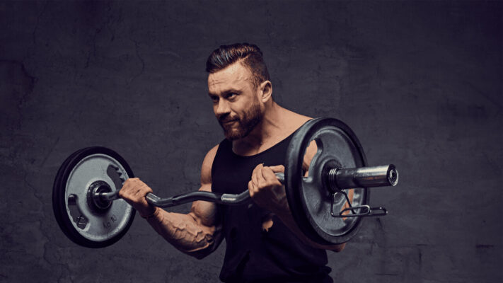 Подъем штанги на бицепс стоя: фото.