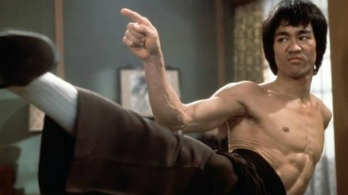 Удар Брюса Ли ногой: фото.