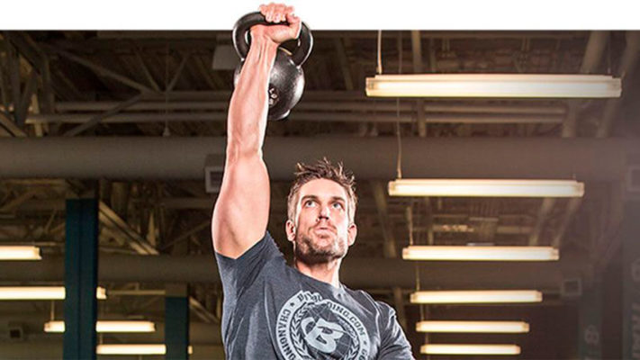 Жим гири в солдатской стойке: фото.