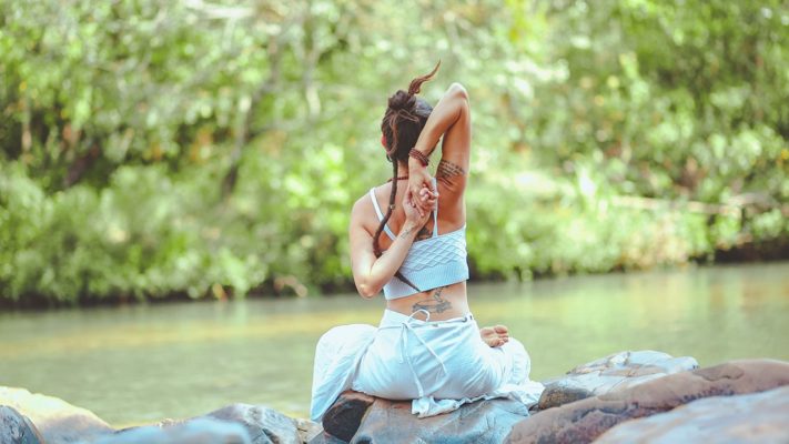 Растяжка трапеции: фото.