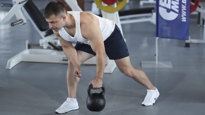 Тяга гири в наклоне: фото.