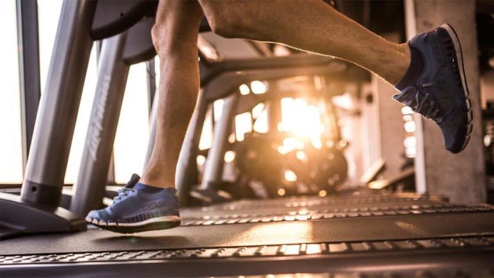 Как правильно бегать на беговой дорожке: фото.