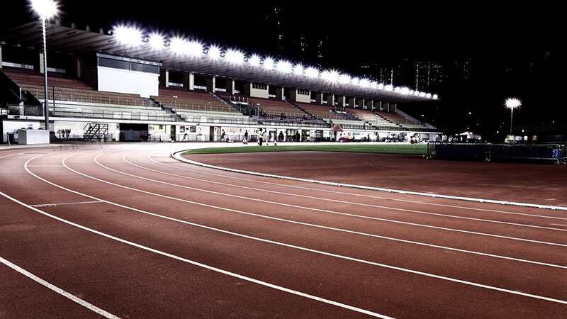 Вечерняя пробежка на стадионе.