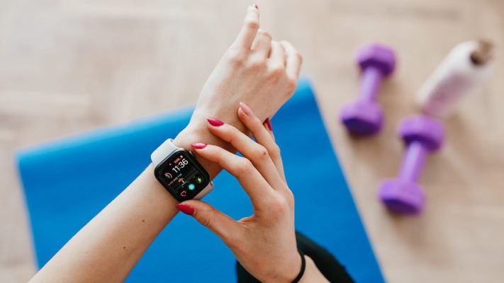 Как работает фитнес-браслет: фото.