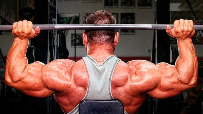 Жим штанги из-за головы: фото.