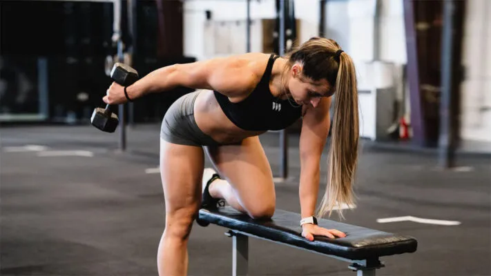 Упражнения для рук в зале для женщин: постер.