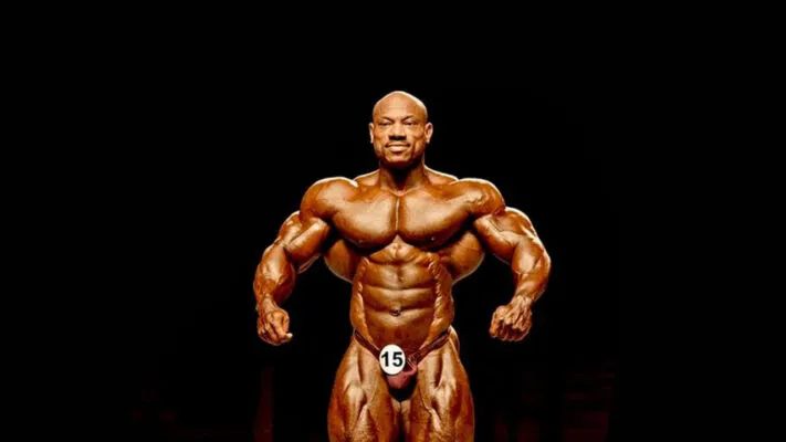 Декстер Джексон на фото.