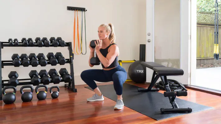 Упражнения для ягодиц с гантелями: постер.