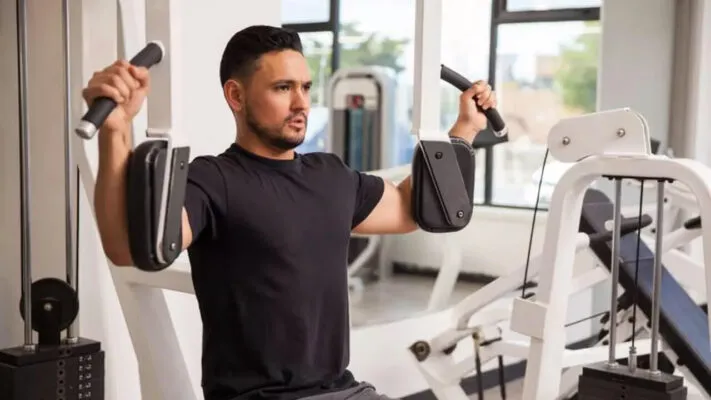 Тренажер для грудных мышц: фото.