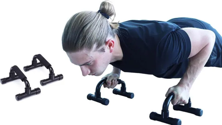 Отжимания на упорах: постер.