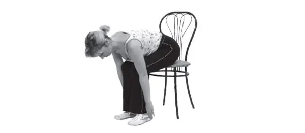 Упражнение для гибкости спины на стуле