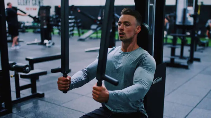 Тренировка в зале для мужчин: фото.