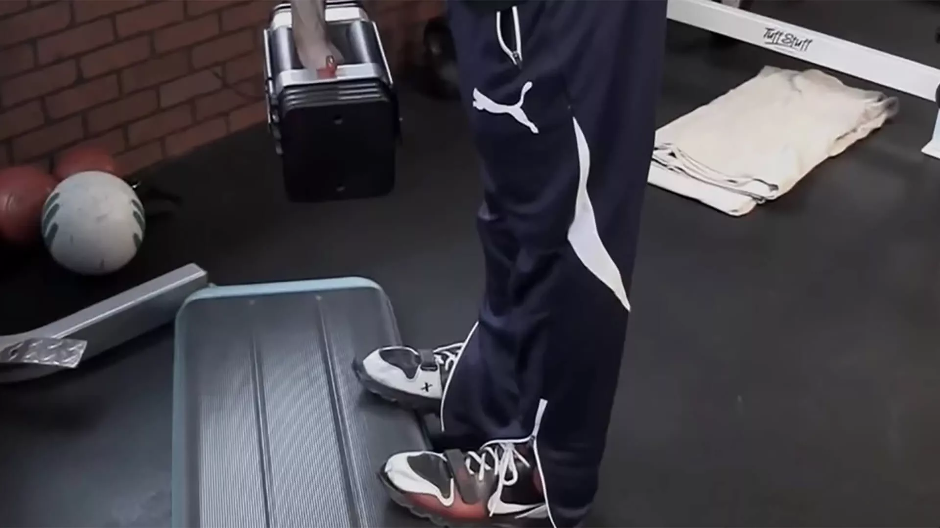 Растяжка голени для мужчин: фото.