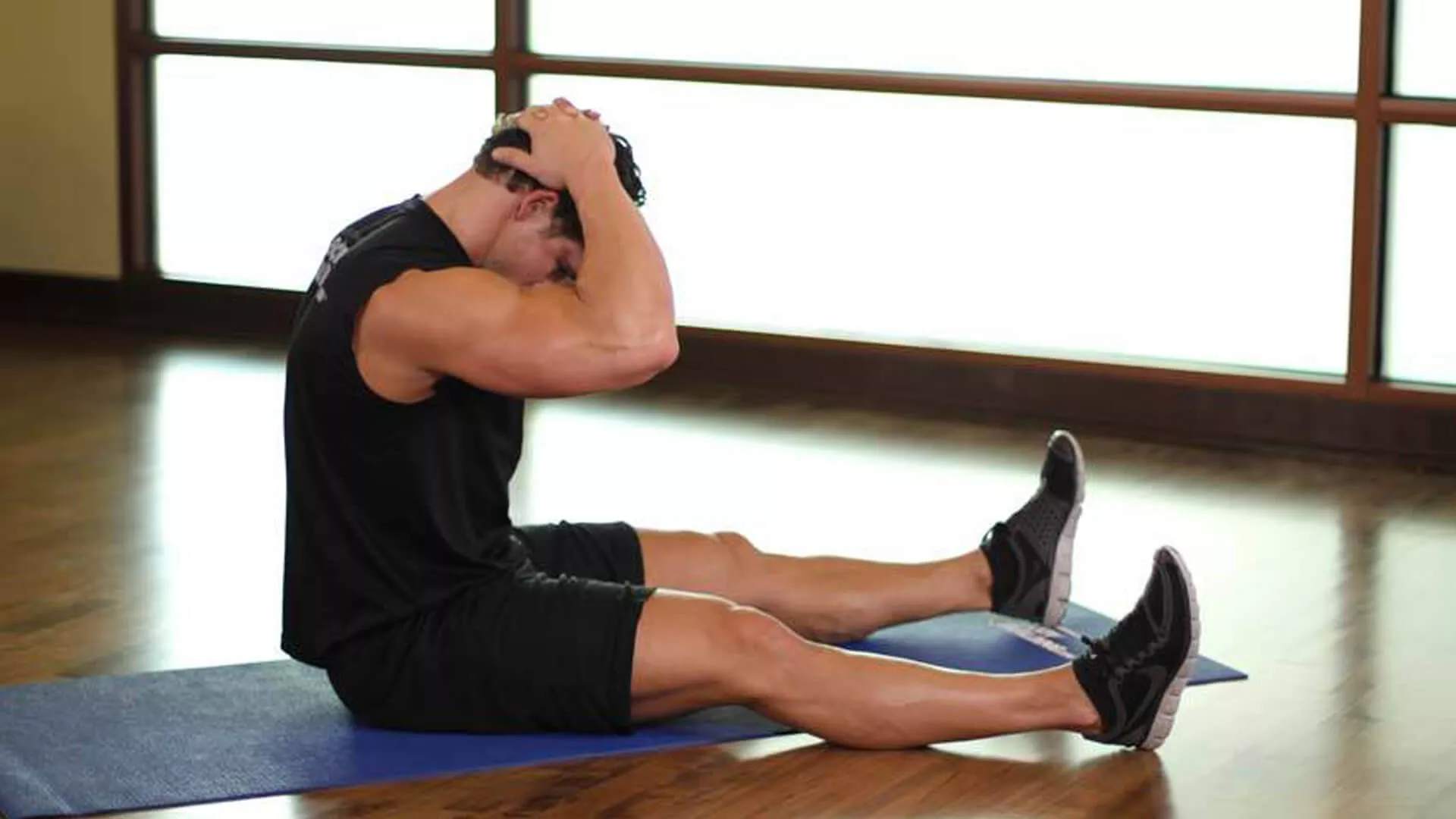 Растяжка трапециевидной мышцы для мужчин: фото.