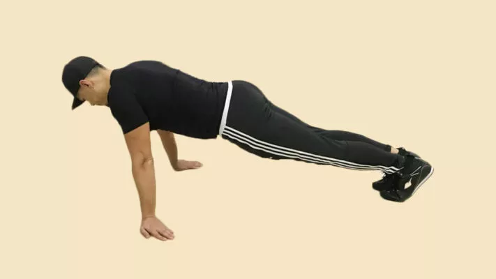 Упражнения на бицепс дома без гантелей: фото.