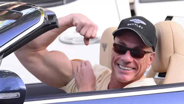 Фото бицепса Жан-Клода Ван Дамма.