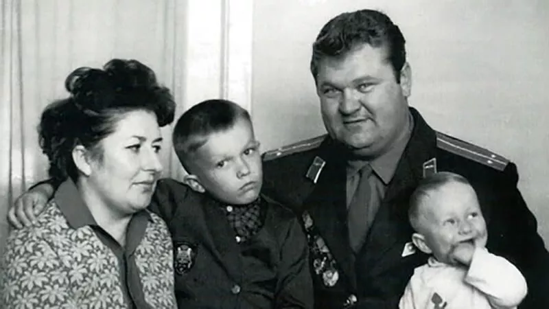 Леонид Жаботинский с семьей.
