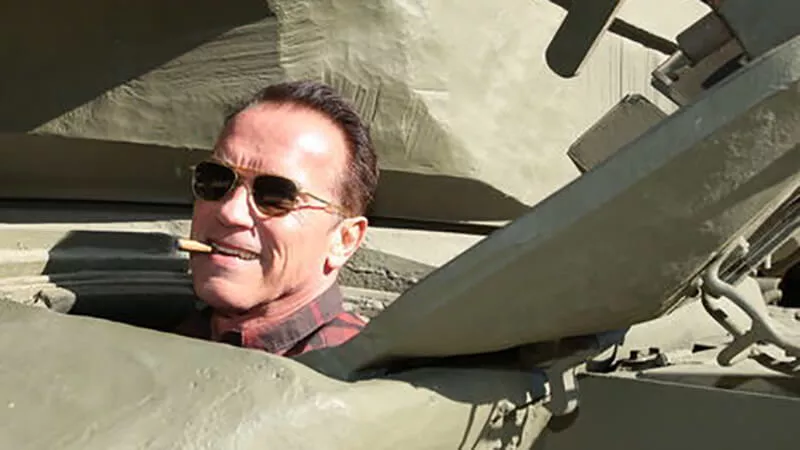 Арнольд на танке.