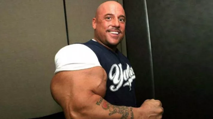 Объем рук более 60 см.