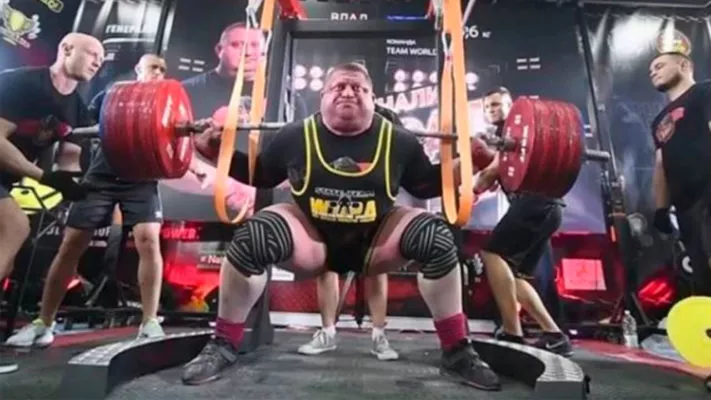 Рекорд по приседаниям: фото.