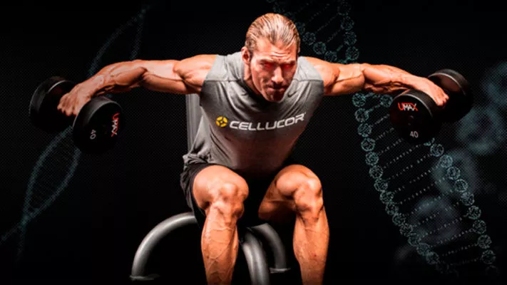 Огромные плечи: фото.