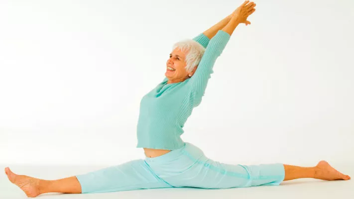 Зарядка для женщин после 60: фото.