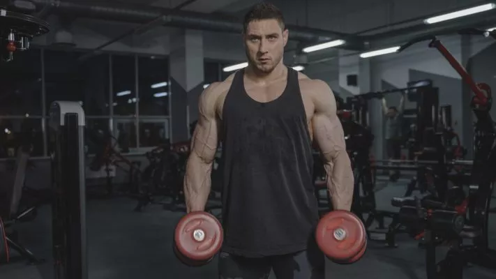 Тренировка плечи руки: фото.