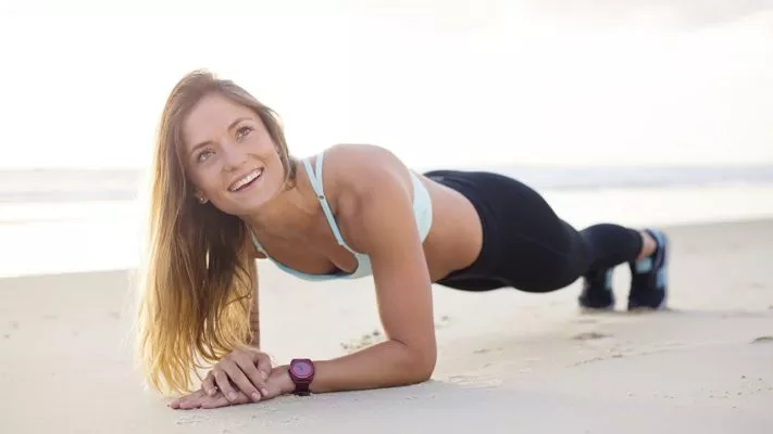 Сколько калорий сжигает планка: фото.