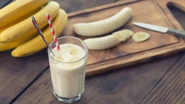 Молочный коктейль с бананом без мороженого.