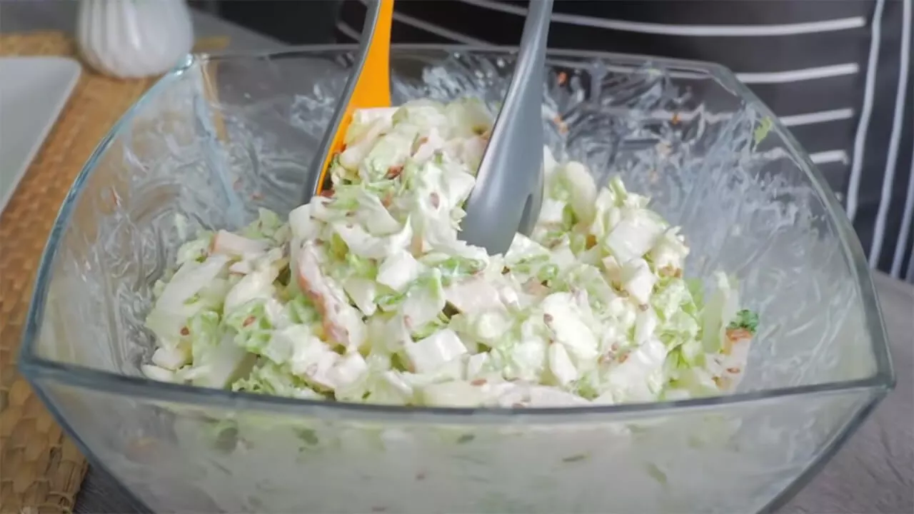Салат с яблоками и курицей без майонеза: фото.